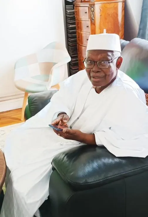 المرحوم الحاج شيخ سيديا مالامين تانديا لأمه مريم سي