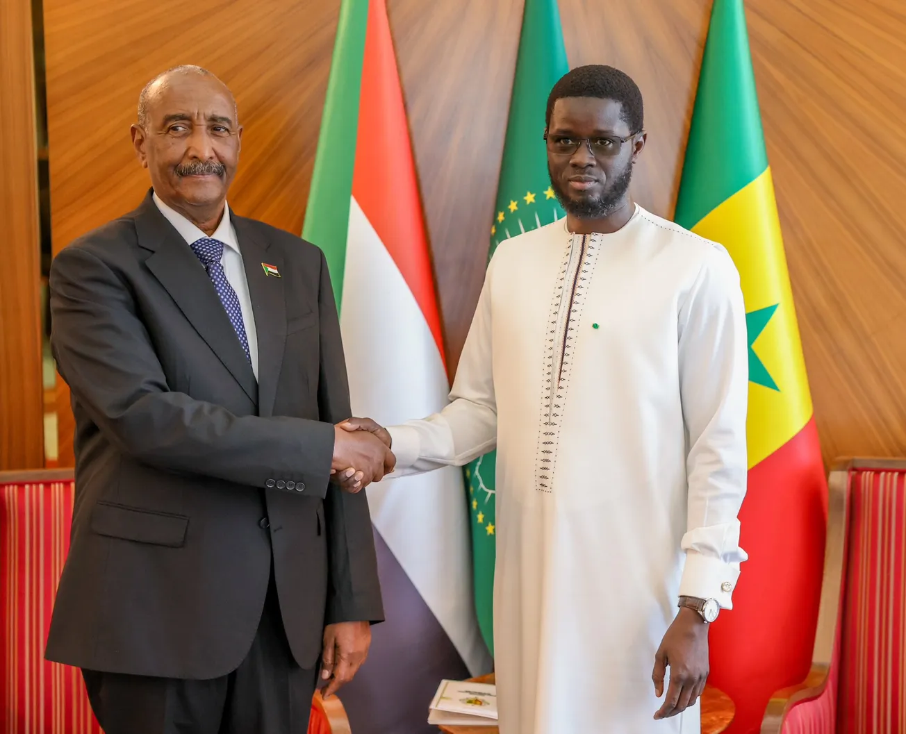 الرئيس السنغالي بصيرو ديوماي افاي ورئيس مجلس السيادة السوداني عبد ا?