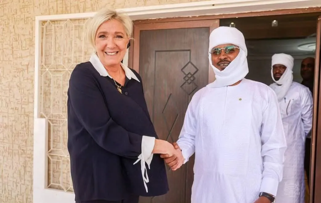 الرئيس اتشادي محمد إدريس ديبي وزعيمة حزب التجمع الوطني الفرنسية مار?