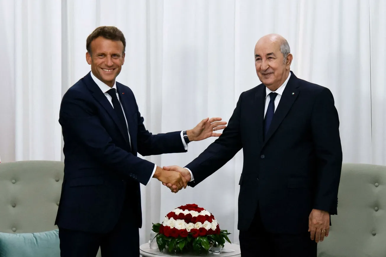 الرئيسان الجزائري عبد المجيد تبون والفرنسي إيمانويل ماكرون 
