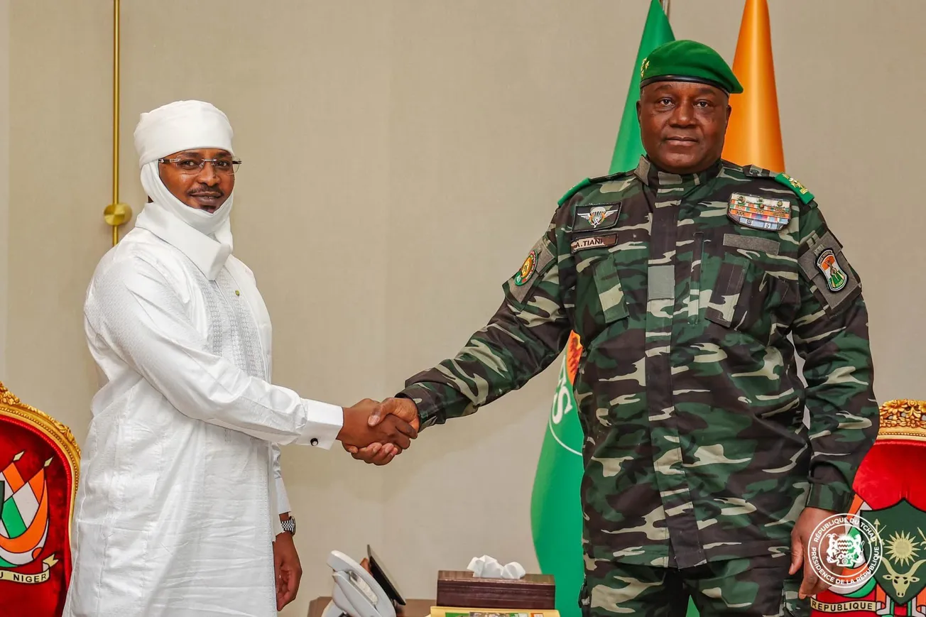 الرئيس الانتقالي النيجري عبد الرحمن تياني والرئيس اتشادي محمد إدريس