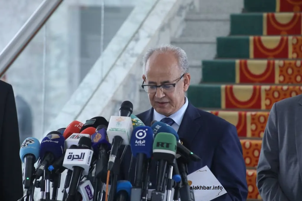 الوزير الأمين العام للرئاسة مولاي ولد محمد الأغظف خلال مؤتمر صحفي سا