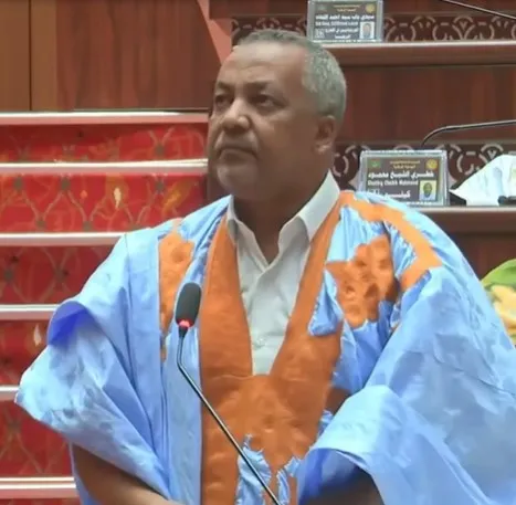 رئيسه الفريق البرلماني لمكافحة الفساد النائب محمد الأمين ولد أعمر