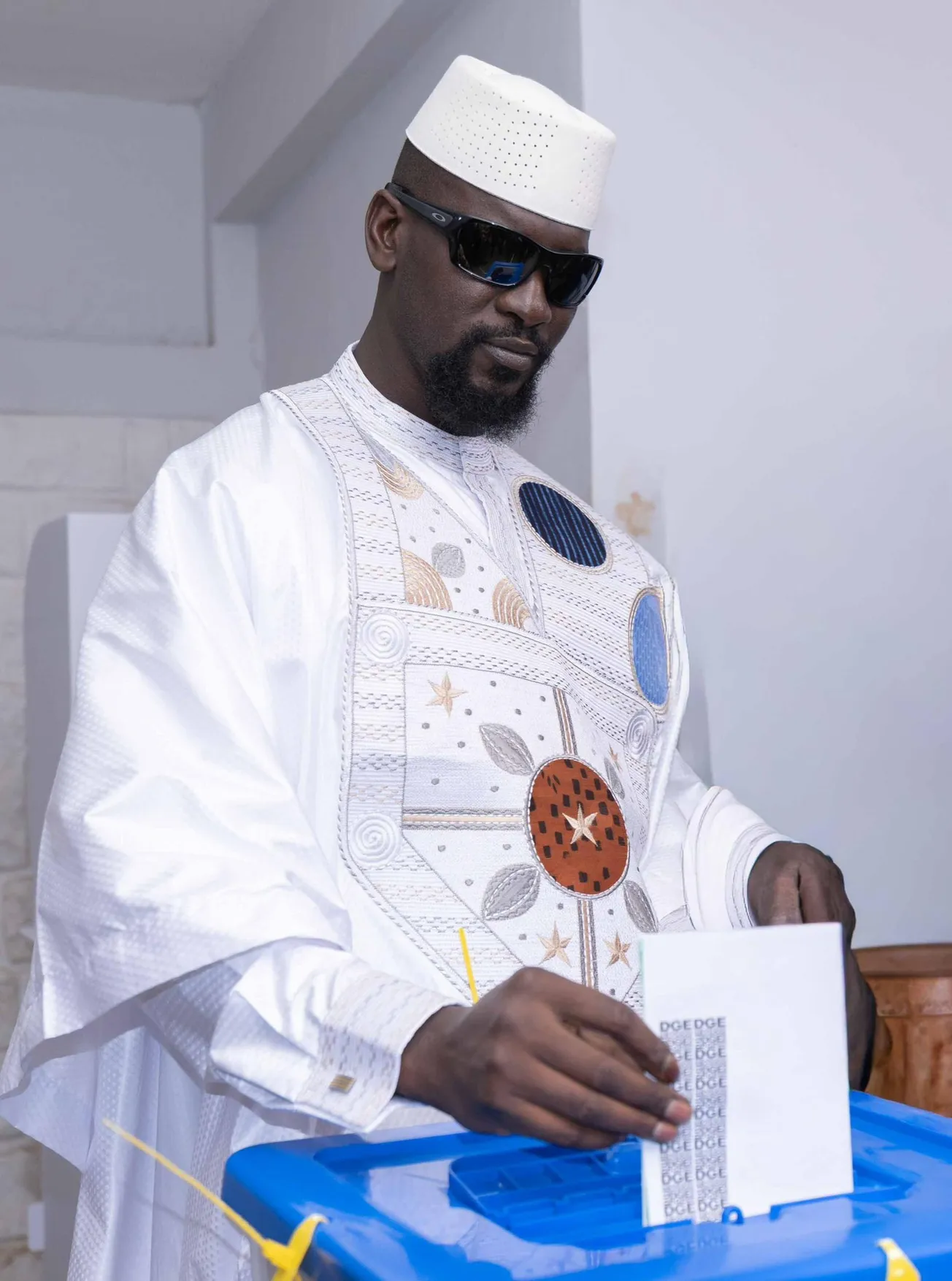 رئيس غينيا كوناكري: الجنرال مامادي دومبويا 