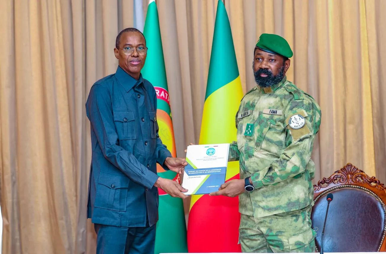 الرئيس الانتقالي المالي الجنرال عاصيمي غويتا ووزير الاقتصاد الحسين?