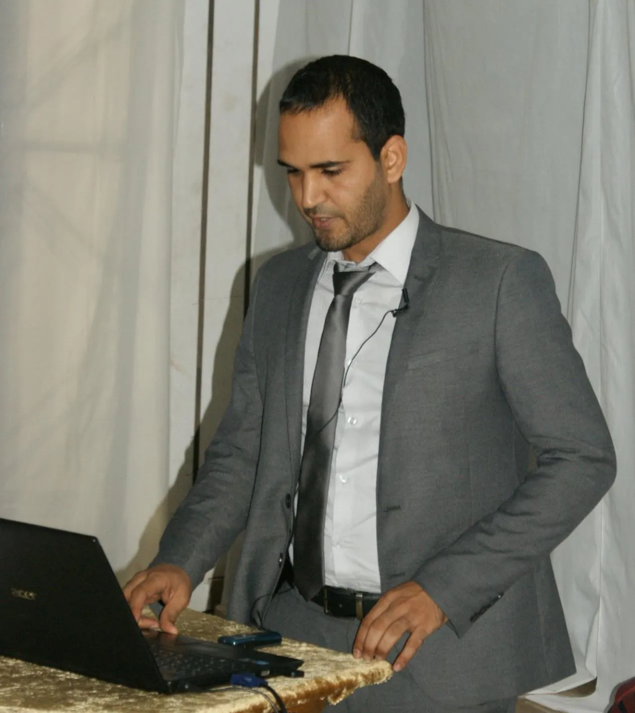 اختصاصي الغدد والسكري والأستاذ بكلية الطب بجامعة نواكشوط الدكتور عب