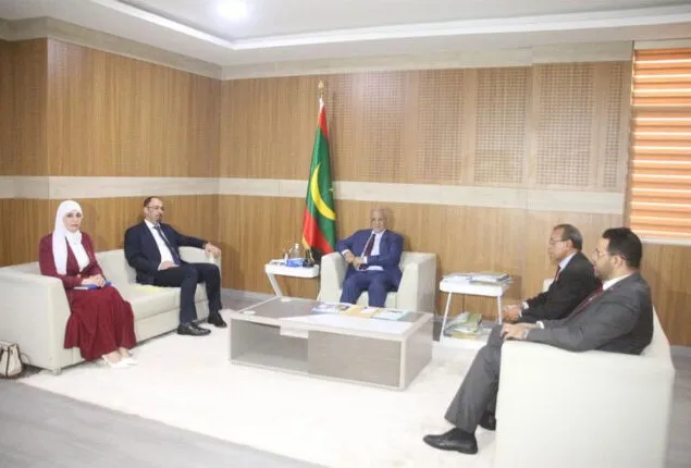 رئيس البرلمان محمد ولد مكت خلال لقائه مع السفير الجزائري أمين صيد 